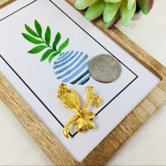 Only ships with $15 orders. Little Bird Brooch/Pin - Picture 3 of 6